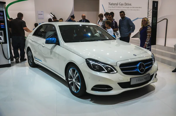 FRANKFURT - 21 DE SEPTIEMBRE: MERCEDES BENZ E-CLASS NGD presentado como worl — Foto de Stock