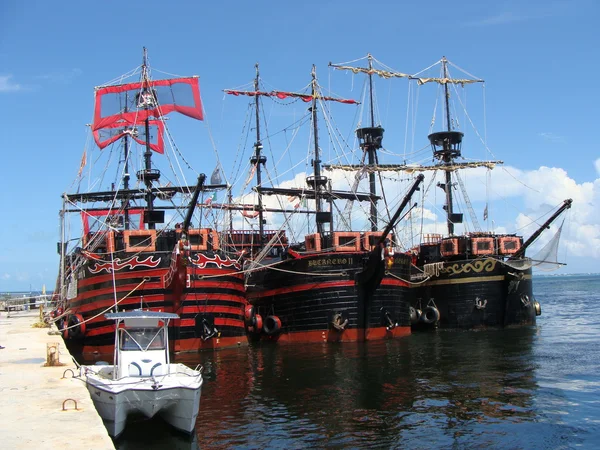Пиратские корабли в Канкуне — стоковое фото