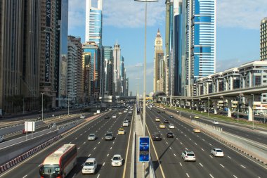 Dubai, Birleşik Arap Emirlikleri - 23 Aralık: Şeyh zayed yolu gelişimi üzerinde 23 Aralık 2013 Dubai, Birleşik Arap Emirlikleri. 2002-2008 yılları arasında dünyanın en hızlı gelişen şehri Dubai yapıldı.