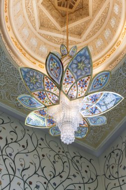 sheikh zayed Ulu Camii içinde avize