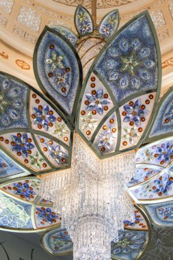 sheikh zayed Ulu Camii içinde avize