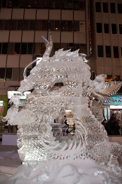 Escultura de dragón en el 33º Festival de Hielo Susukino — Foto de Stock