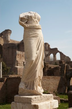 Roma, Mart - 23: atrium vestae forum romanum, 23 Mart 2012, Roma, İtalya, eski heykeli