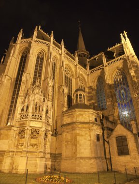 Brüksel - notre dame du sablon Gotik Kilisesi Kuzey batıdan geceleri