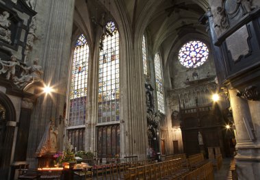 Brüksel - 22 Haziran: Gotik kilise notre dame du sablon 22 Haziran 2012 Brüksel'deki NEF.