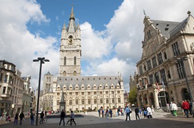 Gent - 23 Haziran: van gent belfort ve saint baafsprien sokak üzerinde 23 Haziran 2012 gent, Belçika'dan schouwburg.