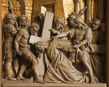 Brüksel - 24 Haziran: cross İsa falls altında. saint antoine Kilisesi bir şekilde çapraz 24 Haziran 2012 Brüksel'den yardım.