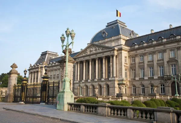 Brusel - královský palác ve večerním světle — Stock fotografie