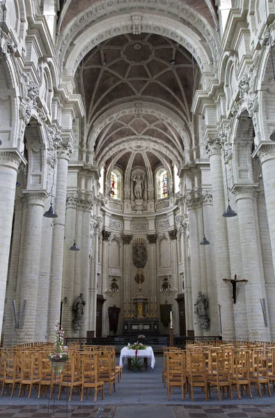 BRUXELLES - 21 GIUGNO: La navata principale della chiesa di San Giovanni Battista il 21 giugno 2012 a Bruxelles . — Foto Stock
