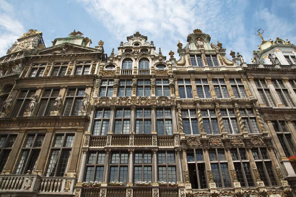 Bruselas - La fachada de los palacios de la plaza principal a la luz de la tarde. Grote Markt . —  Fotos de Stock