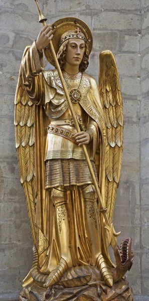 BRUSSELS - JUNE 22: Saitn Michael the archangel statue in st. Michael s gothic cathedral on June 22, 2012 in Brussels. — Stock Photo, Image