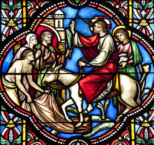 BRUSSELS - JUNE 22: Entry of Jesus in Jerusalem. Detail from windowpane in st. Michael s gothic cathedral on June 22, 2012 in Brussels. — Stock Photo, Image