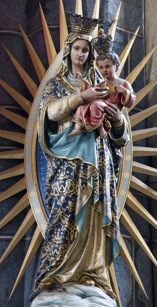 GENT - 23 GIUGNO: Statua della Vergine Maria proveniente dalla chiesa di San Giacobbe il 23 giugno 2012 a Gand, Belgio . — Foto Stock