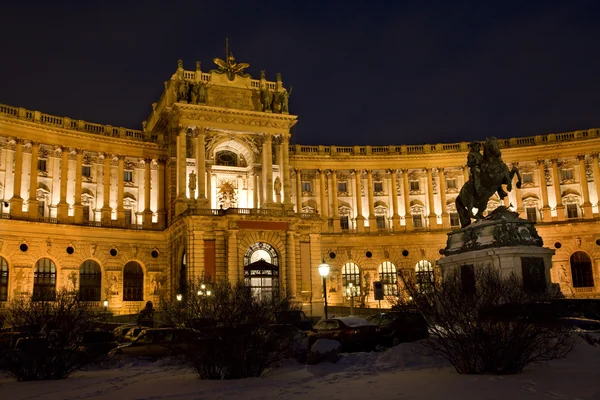 Wenen - nationale bibliotheek in de winternacht — Stockfoto