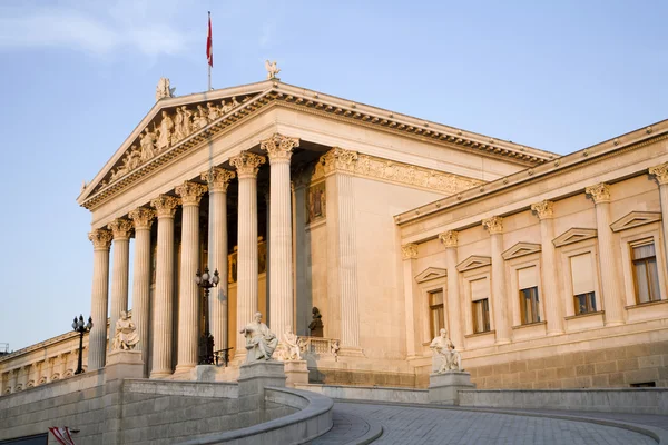 Wenen - Parlement in ochtend licht — Stockfoto