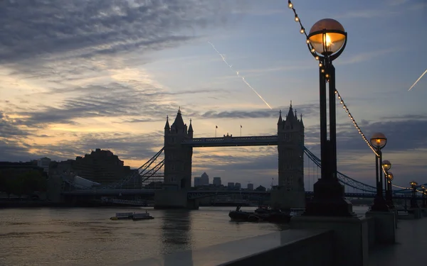 London - tower bridge i morgonljuset — Stockfoto