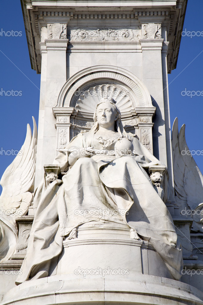 London - Victoria memorial - detail of queen
