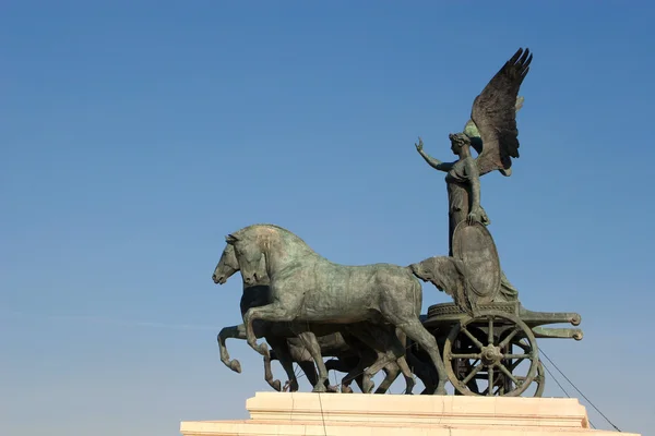 Roma - Punto di riferimento Vittorio Emanuel - Stato sulla vetta del monumento — Foto Stock