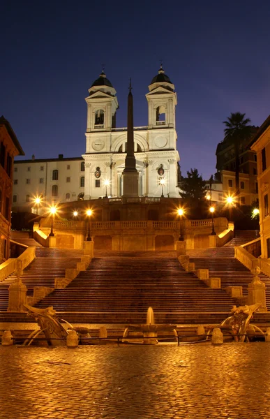 Roma - Espanha escadas de manhã e Igreja Chiesa della Trinita dei Monti — Fotografia de Stock