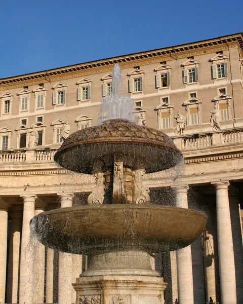 Ρώμη - λεπτομέρεια της κρήνης - Πλατεία Αγίου Πέτρου στο Βατικανό — Φωτογραφία Αρχείου