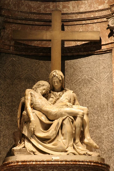 Roma - pieta santa maria di içinde — Stok fotoğraf