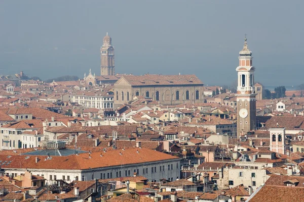 Kerken van Venetië vanaf klokkentoren - achtergrond - madonna dell orto kerk — Stockfoto