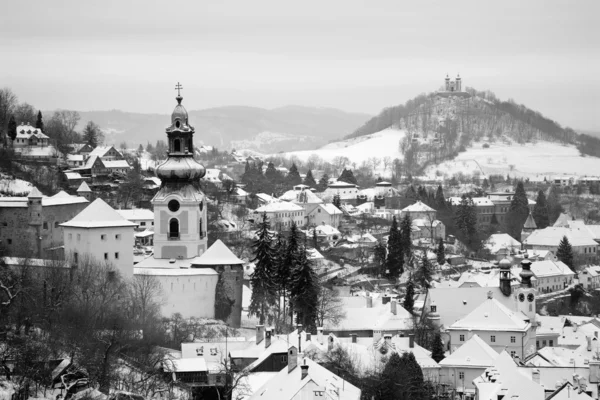 Старий замок і Голгофи в пам'ятник ЮНЕСКО Банська Stiavnica - Словаччина- — стокове фото