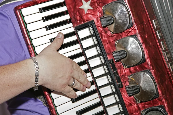 Hand of accordion player — Stock Photo, Image