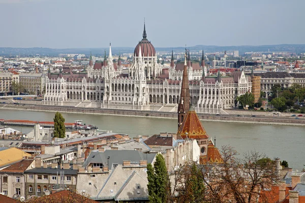 Budapest - Perspectivas desde los muros hasta el parlamento —  Fotos de Stock