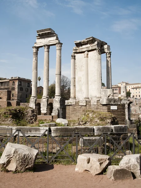 Řím - sloupky Forum romanum — Stock fotografie