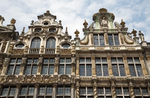 Bruksela - fasady pałaców od głównego placu w — Zdjęcie stockowe