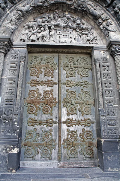 Paříž - brána boční portál katedrály st. denis — Stock fotografie