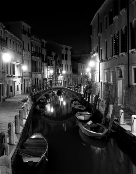 Veneza - canal à noite — Fotografia de Stock