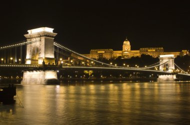 Budapeşte - zincir köprü gece