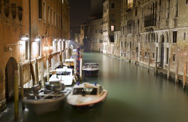 Venedik canal, gece