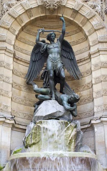 巴黎-喷泉圣米迦勒 — 图库照片
