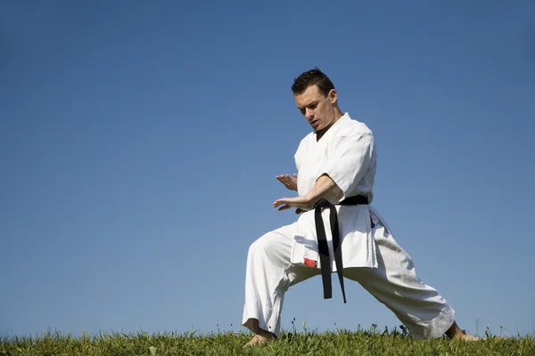 Karateträning i kimono — Stockfoto