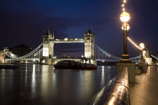 Londres - Puente de la torre en moring — Foto de Stock