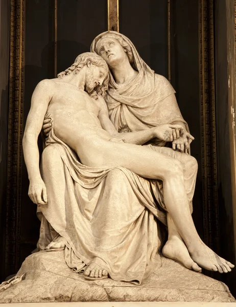 Milán - Pieta desde la iglesia de Sant Alessandro — Foto de Stock
