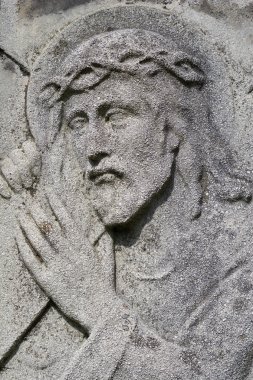 İsa'nın haç - taş kabartma ile