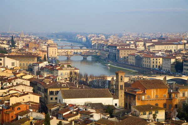 Firenze - Ponte Vecchio és a város a reggeli fényben — Stock Fotó