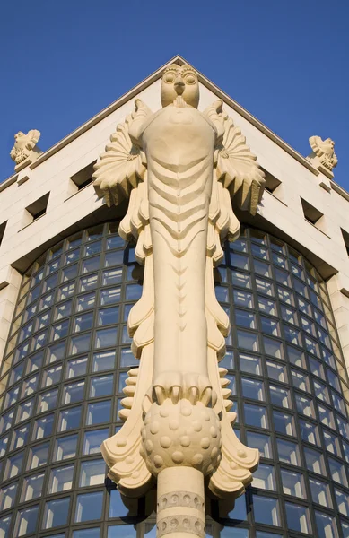 Wien - eule an universitätsfassade — Stockfoto