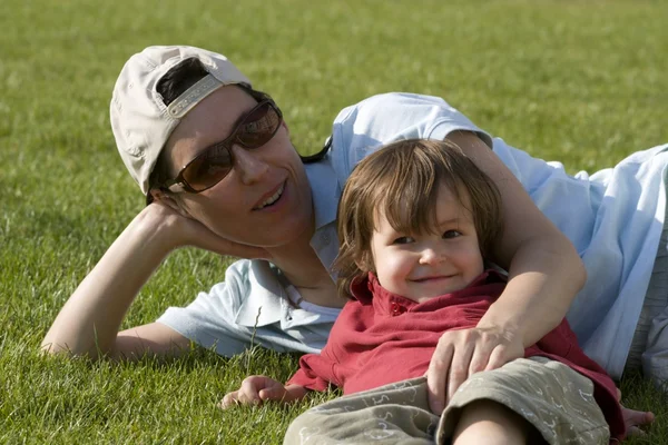 Mother and daughter on the grass — Stock Photo, Image