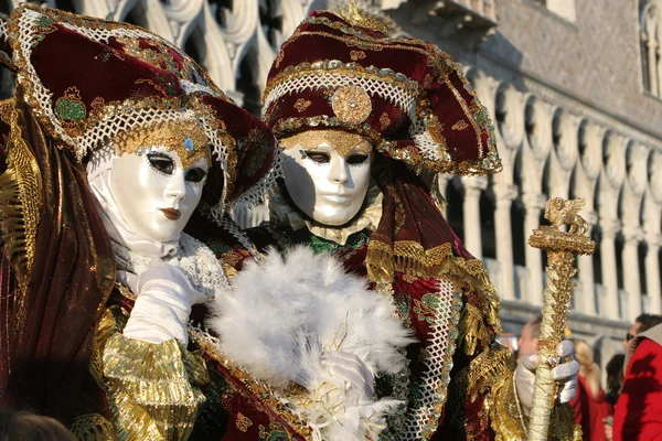 Par från karnevalen i Venedig — Stockfoto