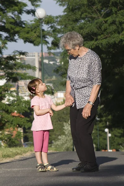 Garandmother and grandchild — Stockfoto