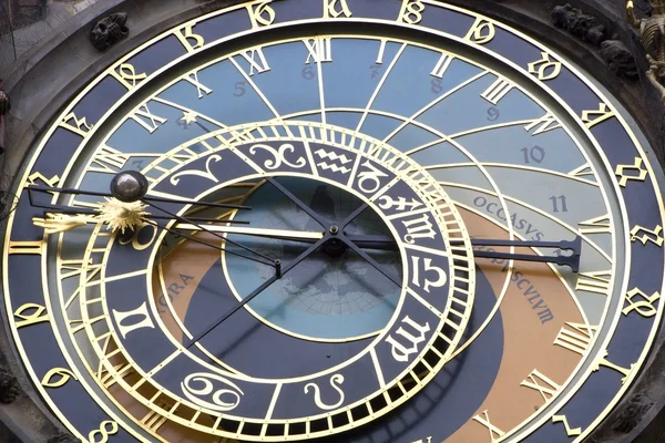 Деталь вежі-годинника з праги — стокове фото
