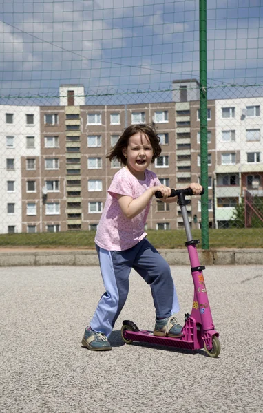 Menina na scooter — Fotografia de Stock