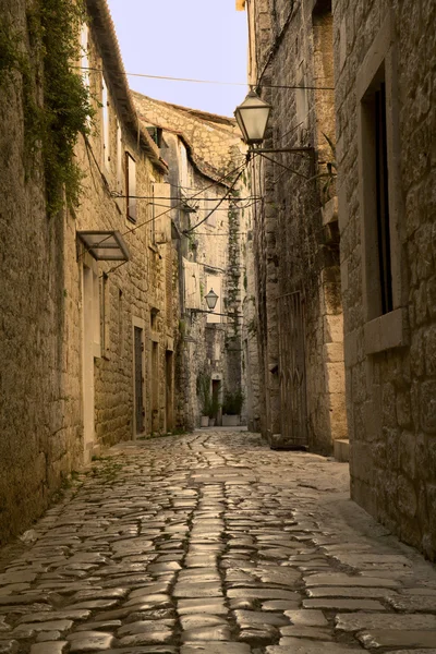 Trogir - alter Mittelmeergang — Stockfoto