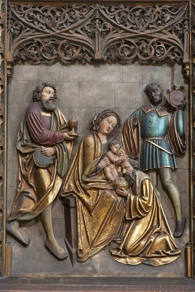 KOSICE - JANUARY 3: Relief of Three Magi scene on the side altar from 17. cent. in Saint Elizabeth gothic cathedral on January 3, 2013 in Kosice, Slovakia. — Stock Photo, Image