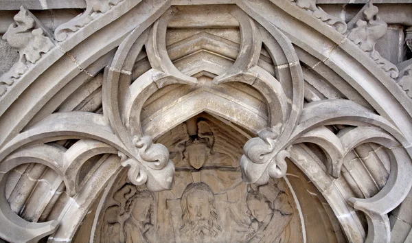 Kosice - 3. Januar 2013: Detail aus dem Turm der gotischen Kathedrale der heiligen Elisabeth in Kosice, Slowakei. — Stockfoto